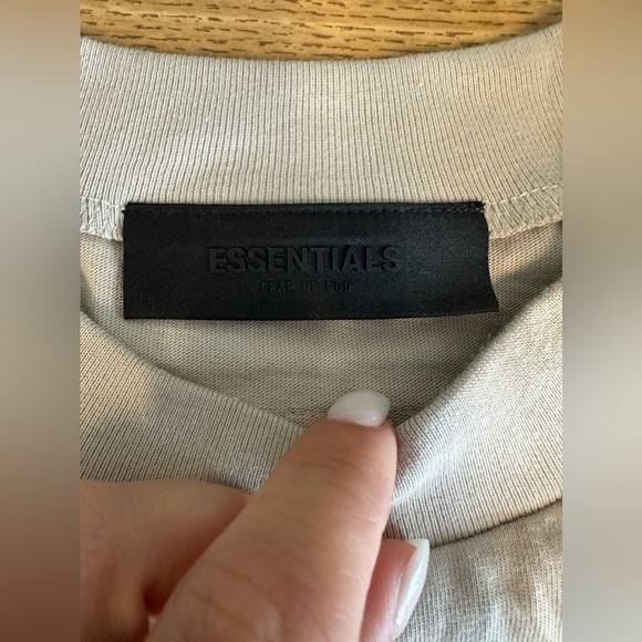Essentials size medium - Picture 2 of 6